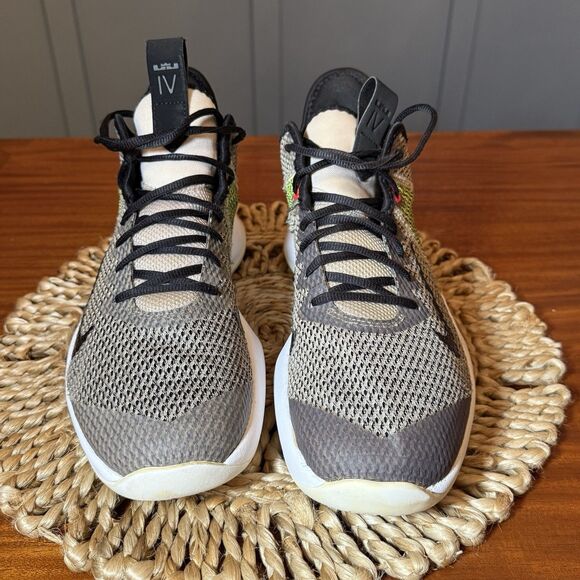 Nike Green and Gray Athletic Shoes Modern Breathable Design - Picture 8 of 16